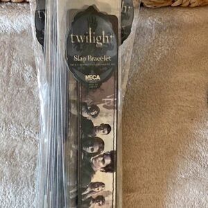 1 Highly Collectable Twilight Jewellery Slap Bracelet - The Cullens Version Neca